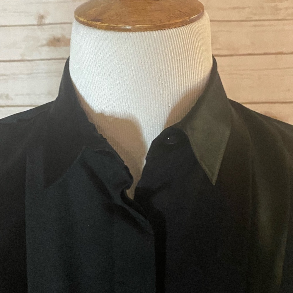 Vintage Carlisle black 100% silk pleated front button-down blouse Size 10 - Picture 4 of 9